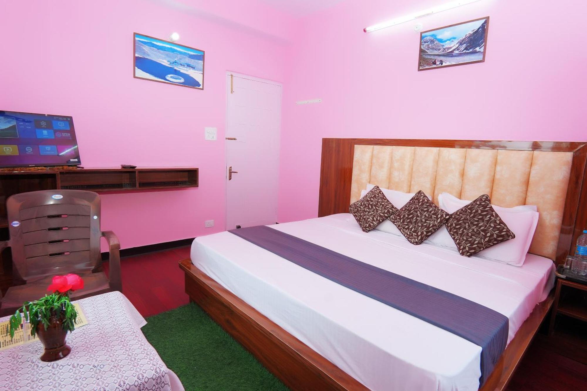Shimla Hills Apartments 2Bhk Buitenkant foto
