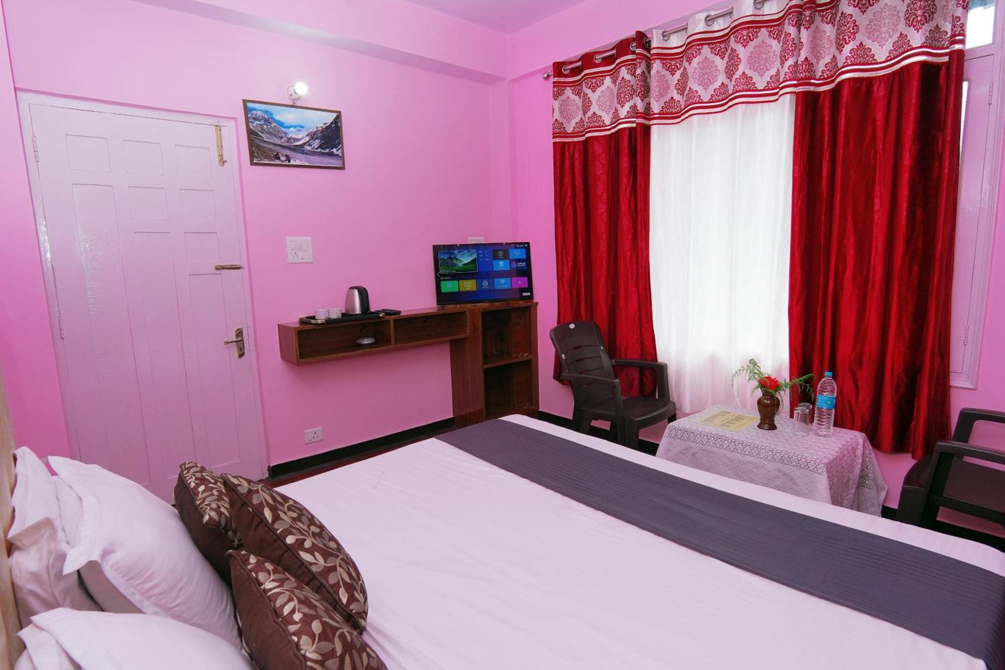 Shimla Hills Apartments 2Bhk Buitenkant foto